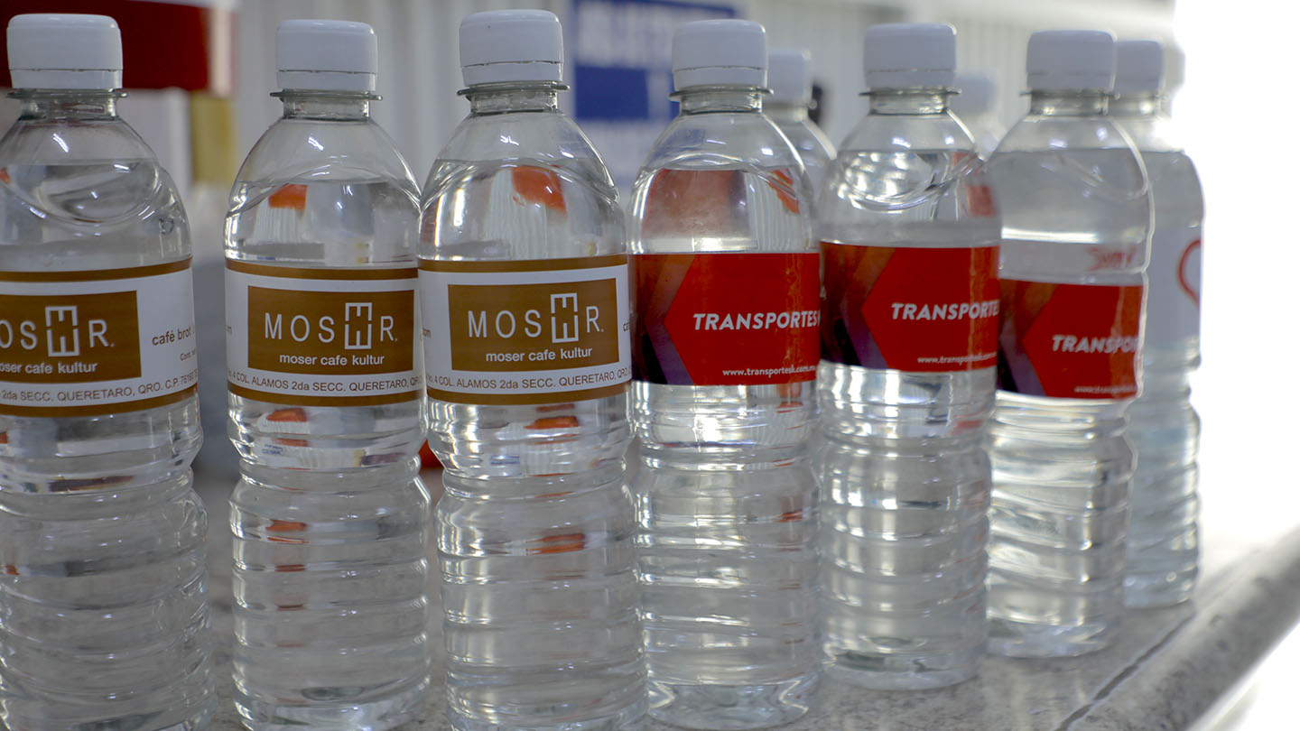 botellas de agua purificada